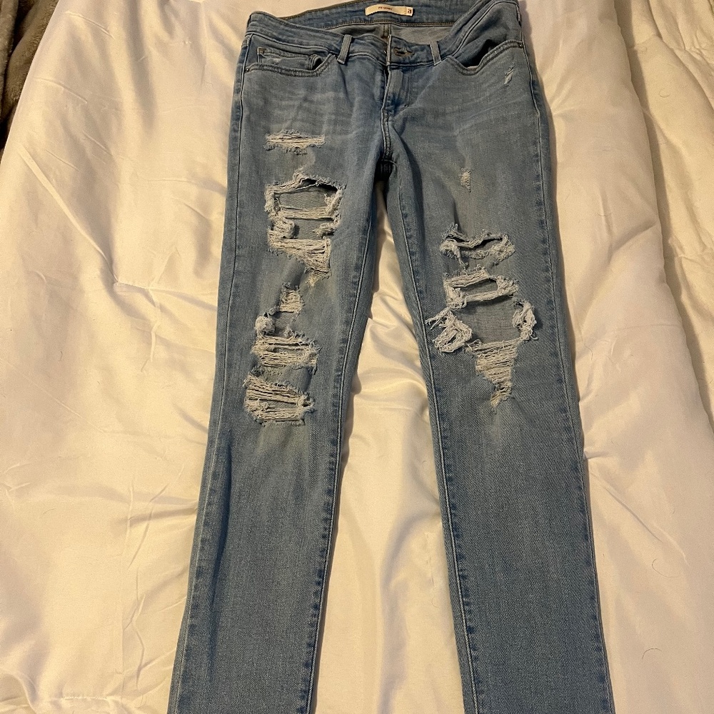 Women’s 711 Levi’s distressed destroyed skinny 28